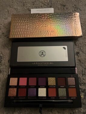 Anastasia Beverly Hills x Jackie Aina Eyeshadow Palette